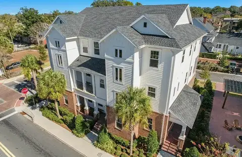 141 SE WATULA AVE — home for sale