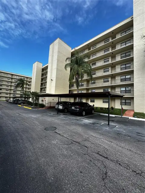 800 COVE CAY DR #4F — home for sale