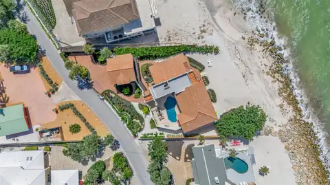 121 N CASEY KEY RD — home for sale