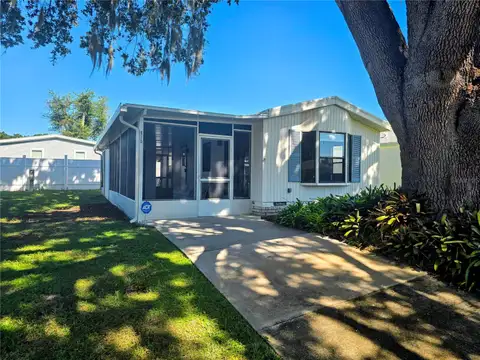 615 NE COTTAGE PARK LN — home for sale