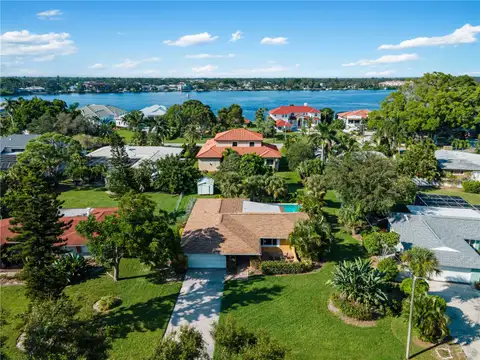 424 BAYCREST DR — home for sale