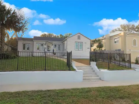 425 N OLEANDER AVE — home for sale