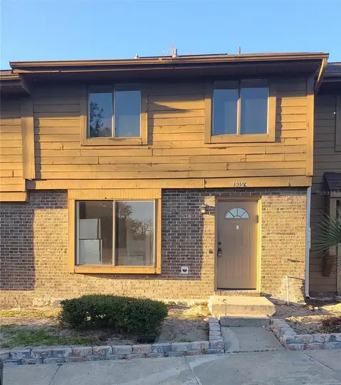 4916 SILVER OAKS VLG #E — home for sale