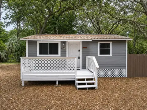 2211 SE 51ST ST — home for sale