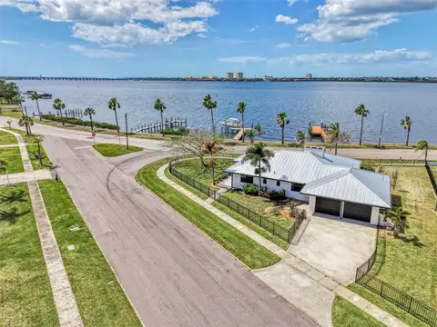 1822 RIVERSIDE DR E — home for sale
