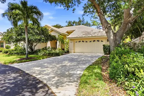216 CARRIAGE HOUSE LN #216 — home for sale