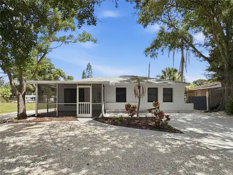 2847 OAK ST — home for sale