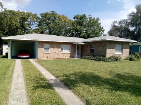 906 OAK DR — home for sale