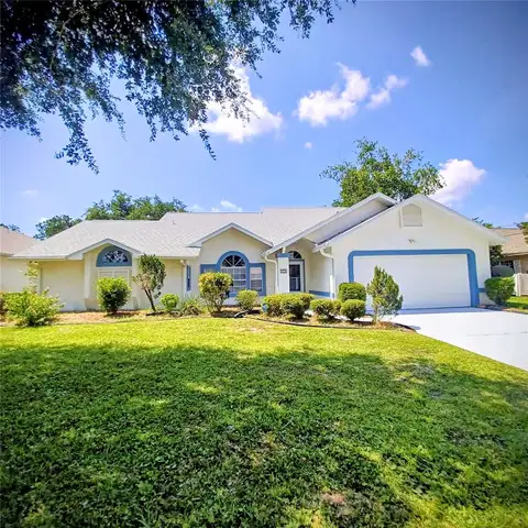 18 WESTCLIFFE LN — home for sale