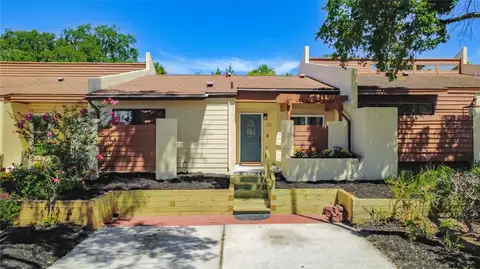 712 TEAL LN — home for sale