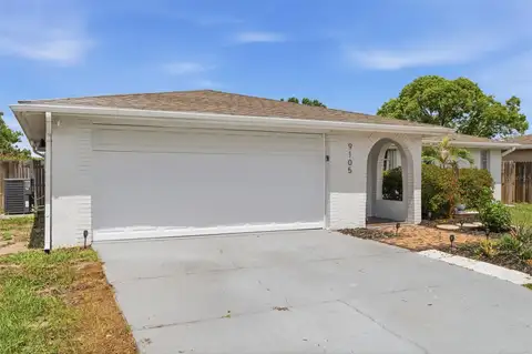 9105 HUNT CLUB LN — home for sale