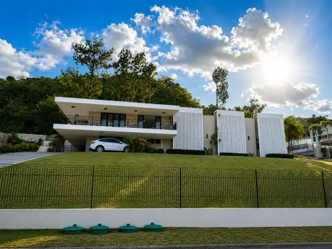 B7 CALLE INDUSTRIA — home for sale