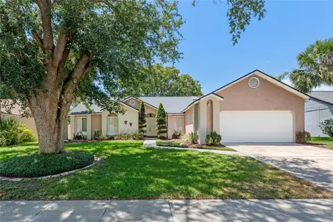 521 LAKESHORE CIR — home for sale
