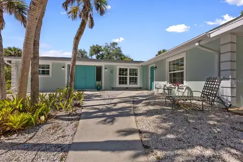 4055 BAY OAKS CIR — home for sale