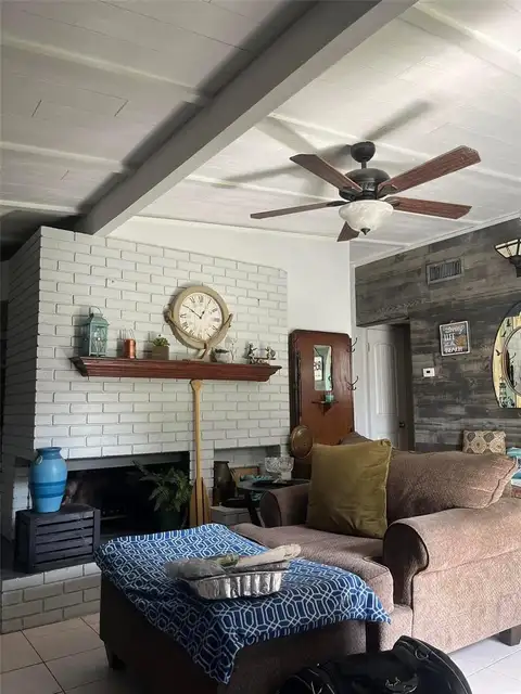 1529 W RIVER LN — home for sale