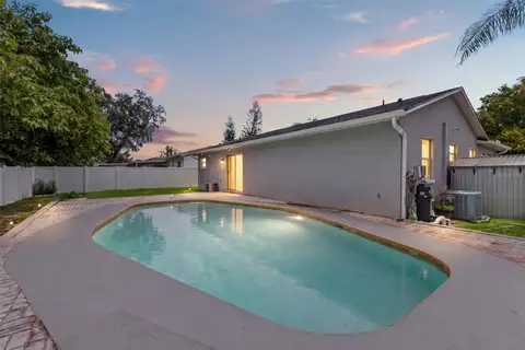 560 ROBIN HILL CIR — home for sale