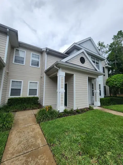 142 SOUTHERN PECAN CIR #204 — home for sale