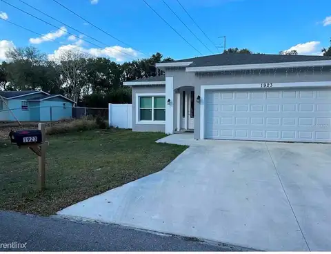 1923 W SKAGWAY AVE — home for sale