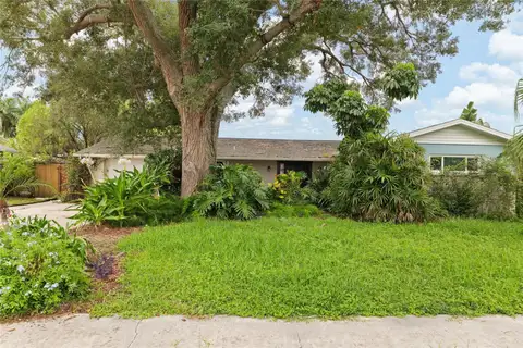 8404 FLAGSTONE DR — home for sale