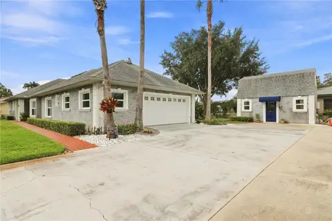 1520 SE PINWHEEL DR — home for sale
