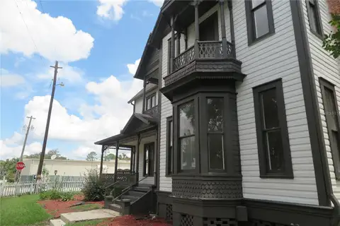 105 SE 1ST AVE — home for sale