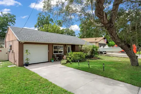612 E SPRUCE ST — home for sale