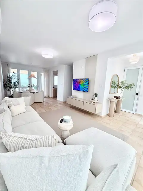 Calle 10 F #102 — home for sale