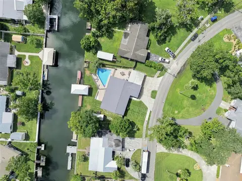 1303 SE KINGS BAY DR — home for sale