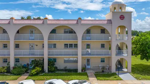 2258 WORLD PARKWAY BLVD W #40 — home for sale
