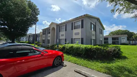 2555 N ALAFAYA TRL #105 — home for sale