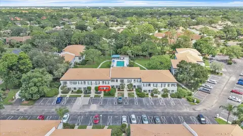 5209 WEDGEWOOD LN #17 — home for sale