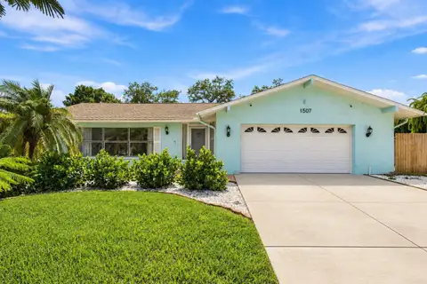 1507 POINSETTIA AVE — home for sale