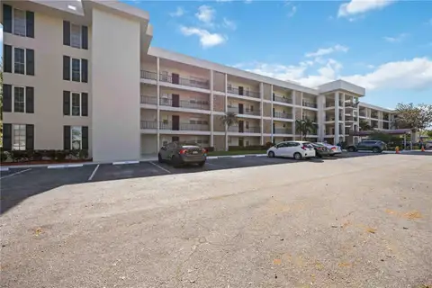 7461 W COUNTRY CLUB DR N #207 — home for sale