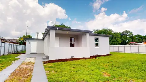 511 SE 2ND ST — home for sale