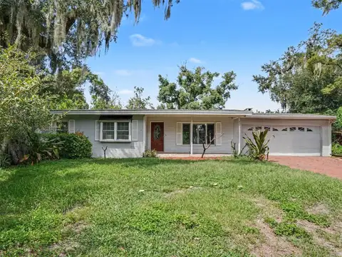 520 LAUREL LN — home for sale