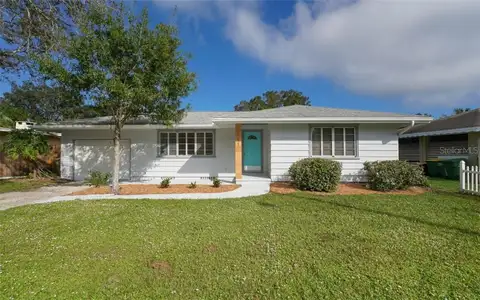 2141 SUNNYSIDE LN — home for sale