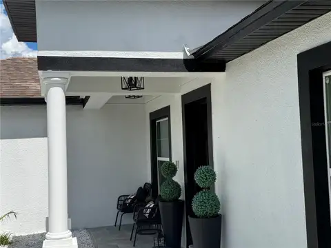 4 WILLOW LN — home for sale