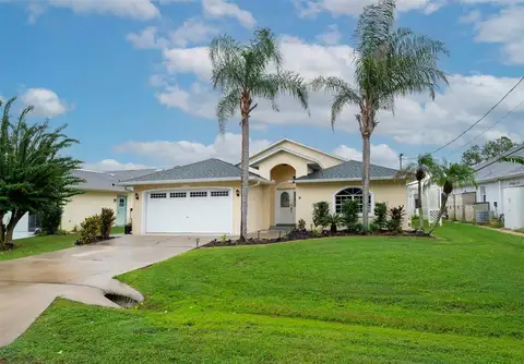 8 COLLEEN CT — home for sale