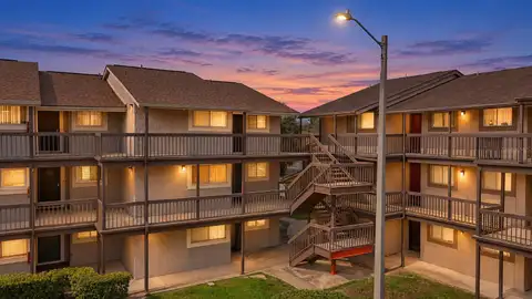 6308 NEWTOWN CIR #8B5 — home for sale