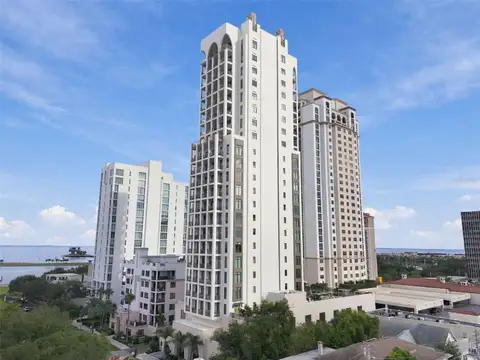 126 4TH AVE NE #1202 — home for sale
