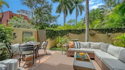 1513 OAK ST #18 — home for sale