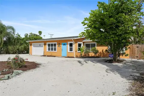 8479 PINEWOOD RD — home for sale