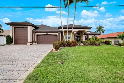 2047 SE 28TH TER — home for sale