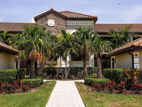 5558 PALMER CIR #101 — home for sale