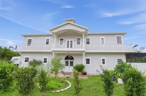 585 AMBER LN — home for sale