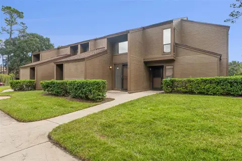 2 SALISBURY CT — home for sale